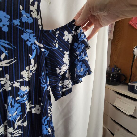 Elle XL Cold Shoulder Short Sleeve Blouse Blue White floral striped Rayon EUC - Picture 7 of 11
